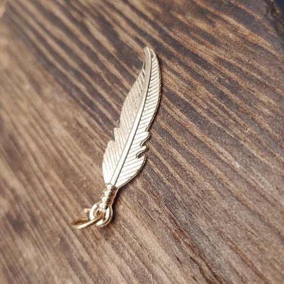 Floating feather charm - Picture 2 of 2